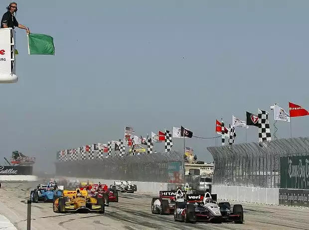 Start zum IndyCar-Rennen in St. Petersburg 2014 Titel-Bild zur News: Start zum IndyCar-Rennen in St. Petersburg 2014