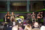 Tom Sykes und Jonathan Rea in charmanter Begleitung