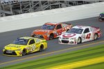 Matt Kenseth (Gibbs), Carl Edwards (Gibbs) und Kyle Larson (Ganassi) 