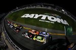 Start zum Budweiser-Duel 2 mit Jimmie Johnson (Hendrick) und Kyle Busch (Gibbs) in Reihe eins