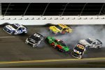 Duel 2: Danica Patrick (10) steht nach Berührung von Denny Hamlin (nicht im Bild) quer