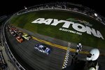 Duel 2: Jimmie Johnson (Hendrick) gewinnt vor Kyle Busch (Gibbs) und Carl Edwards (Gibbs)