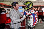 Troy Bayliss (Ducati) im Gespräch mit Troy Corser 