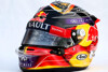 Bild zum Inhalt: Für den guten Zweck: Wird Sebastian Vettel zum Helm-Sünder?