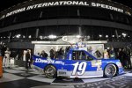 Victory Lane: Tyler Reddick jubelt