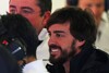 Bild zum Inhalt: Aufatmen nach Formel-1-Unfall: Fernando Alonso ist wohlauf