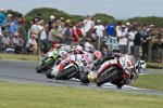 Leon Haslam vor Michael van der Mark 