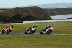 Leon Haslam vor Jonathan Rea und Chaz Davies 