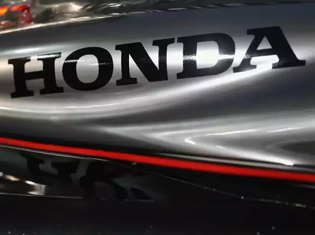 Honda Logo auf dem McLaren Titel-Bild zur News: Honda Logo auf dem McLaren