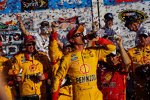 Joey Logano in der Victory Lane