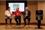 Joey Logano (Penske), Todd Gordon und Roger Penske 