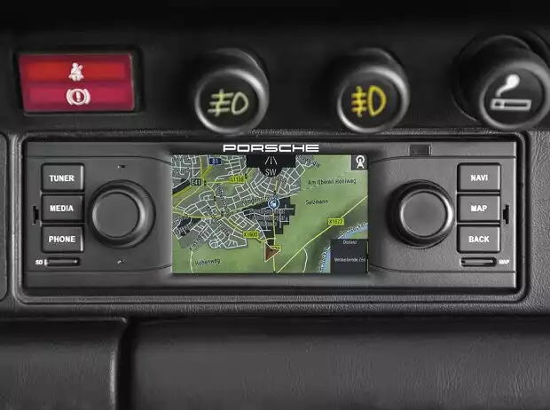 Modernes Navigationsradio für Porsche-Klassiker Titel-Bild zur News: Modernes Navigationsradio für Porsche-Klassiker