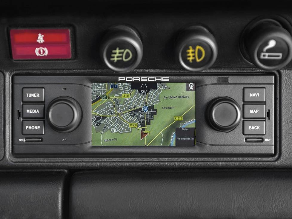 Modernes Navigationsradio für Porsche-Klassiker