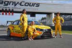 Lada Vesta mit den Piloten Rob Huff, Michail Koslowskii und James Thompson