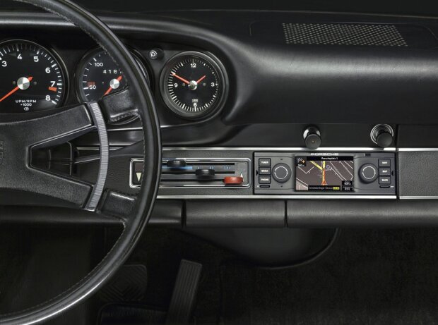 Modernes Navigationsradio für Porsche-Klassiker 