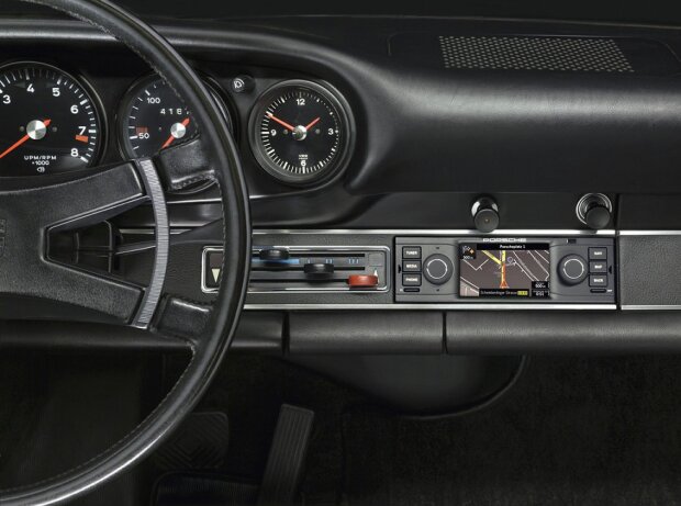 Modernes Navigationsradio für Porsche-Klassiker Modernes Navigationsradio für Porsche-Klassiker