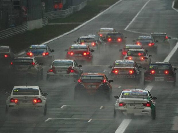 Titel-Bild zur News: Start in Monza 2013