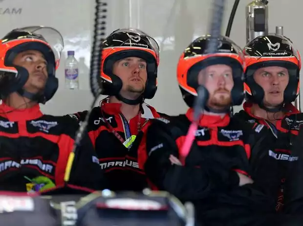Titel-Bild zur News: Marussia-Mechaniker