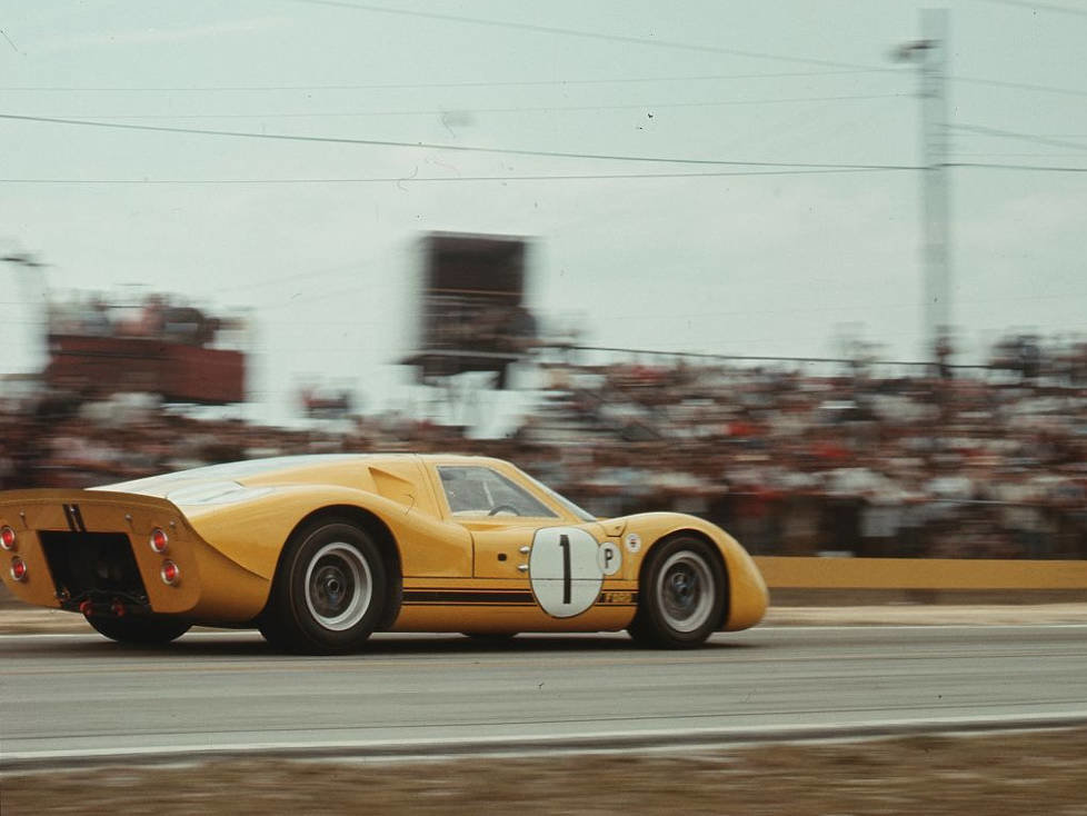 Mario Andretti Bruce McLaren Ford GT40 Sebring 1967