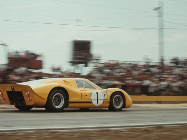 Mario Andretti und Bruce McLaren in Sebring 1967