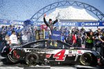 Kevin Harvick (Stewart/Haas) in der Victory Lane