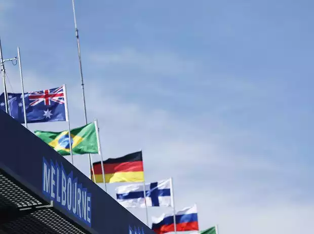 Melbourne, Flaggen, Sonne Titel-Bild zur News: Melbourne, Flaggen, Sonne