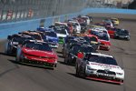 Start zum Xfinity-Rennen mit Joey Logano (Penske) und Kevin Harvick (JR) in Reihe eins