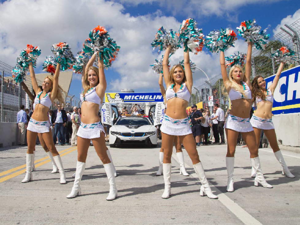 Cheerleader in Miami