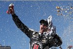 Kevin Harvick jubelt in der Victory Lane