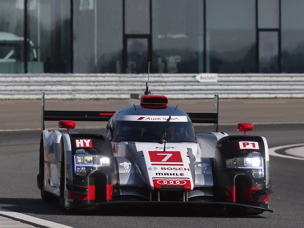 Audi R18 e-tron quattro 2015