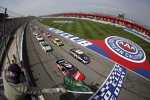 Start zum Auto Club 400 mit dem Stewart/Haas-Duo Kurt Busch und Kevin Harvick in Reihe eins 