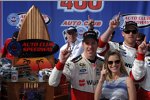 Brad Keselowski und Freundin Paige White in der Victory Lane