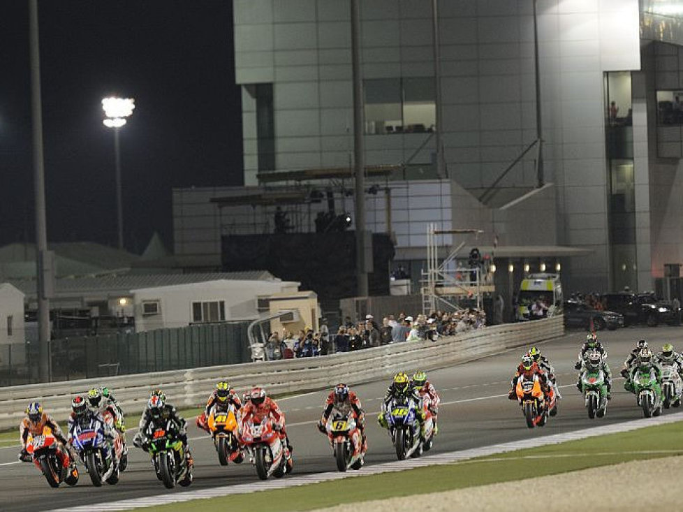 Start zum MotoGP-Rennen in Doha, Katar 2014