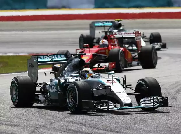 Titel-Bild zur News: Lewis Hamilton, Sebastian Vettel