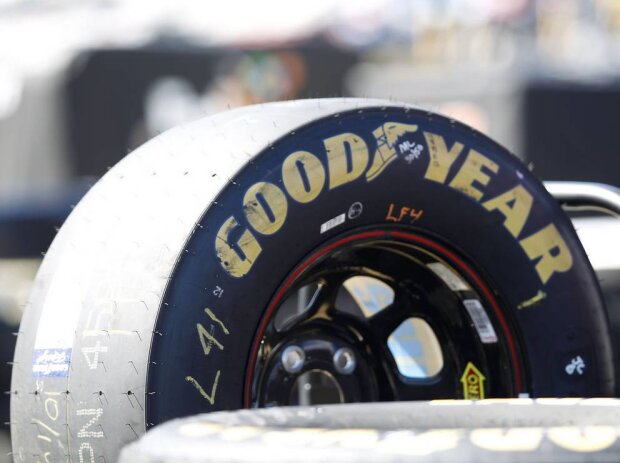 Titel-Bild zur News: NASCAR-Reifen in Daytona