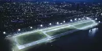 Clevelands Burke Lakefront Airport unter Flutlicht