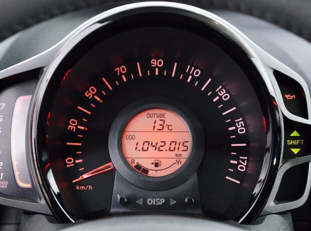 Titel-Bild zur News: Aprilscherz: Siebenstelliger Toyota-Kilometerzähler