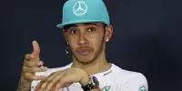 Bild zum Inhalt: Formel-1-Live-Ticker: Lewis Hamilton tritt in Fettnäpfchen