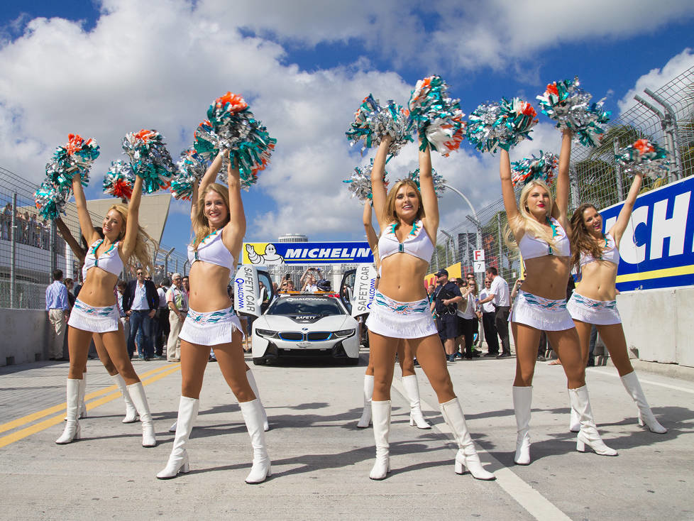 Cheerleader in Miami