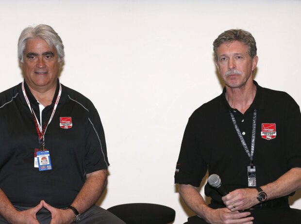 IndyCar-Chef Mark Miles und Verizon-Geschäftsführer Dan Mead IndyCar-Chef Mark Miles und Verizon-Geschäftsführer Dan Mead