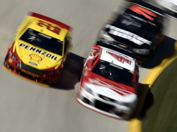 Joey Logano, Kevin Harvick, Martin Truex Jun.