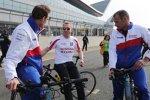 Alexander Wurz (Toyota), Stephane Sarrazin (Toyota) und Chris Hoy 