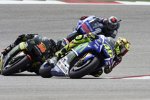 Valentino Rossi vor Bradley Smith 