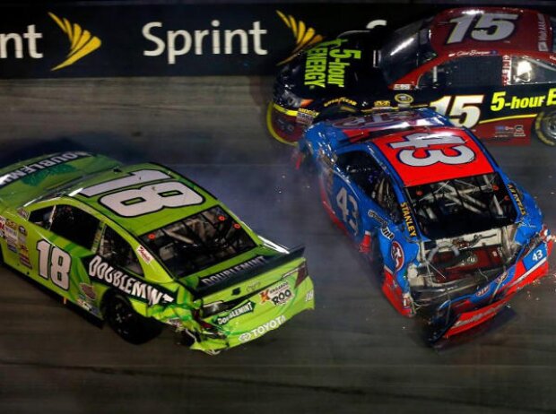 Kyle Busch, Aric Almirola, Clint Bowyer