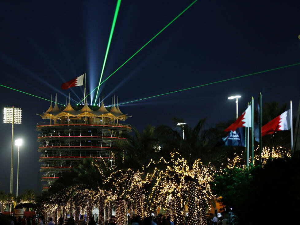 Paddock in Bahrain bei Nacht