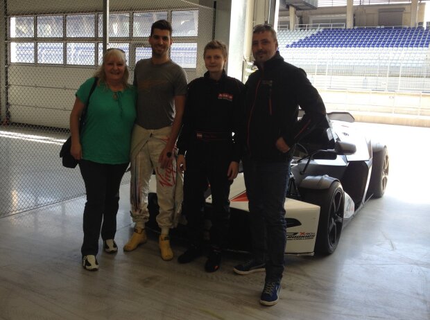 Christian und Petra Ebner mit Jaime Alguersuari