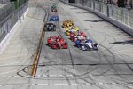 Scott Dixon (Ganassi) kämpft gegen drei Penske-Piloten: Helio Castroneves, Juan Pablo Montoya und Simon Pagenaud