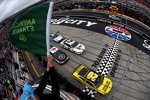 Start zum marathonartigen Food City 500 mit Matt Kenseth (Gibbs) an der Spitze