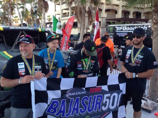 Titel-Bild zur News: Armin Schwarz und sein Team freuten sich über Rang zwei bei der Baja Sur 500