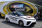 Das Pace-Car für das Toyota Owners 400 in Richmond: Der Toyota Mirai mit Wasserstoffantrieb